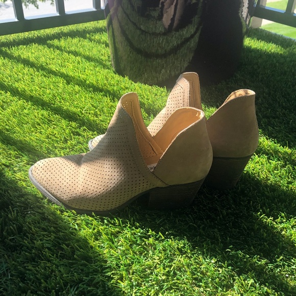 Steve Madden Ankle Boots, size 5.5 - Picture 4 of 5